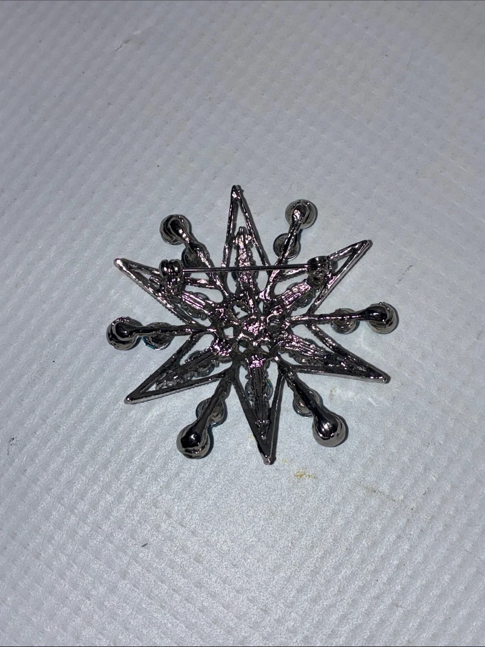 Turquoise/Blue Starburst Snowflake Brooch - silvertone